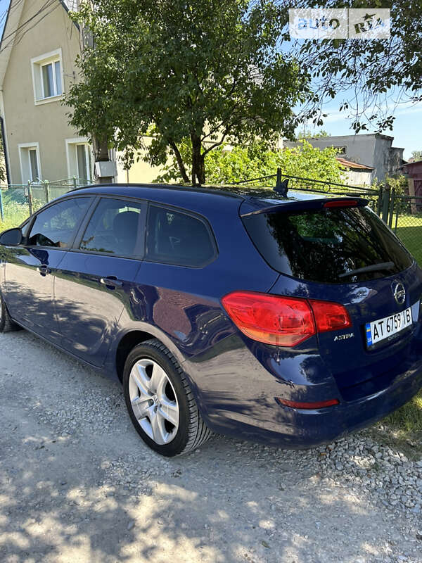Opel Astra 2011