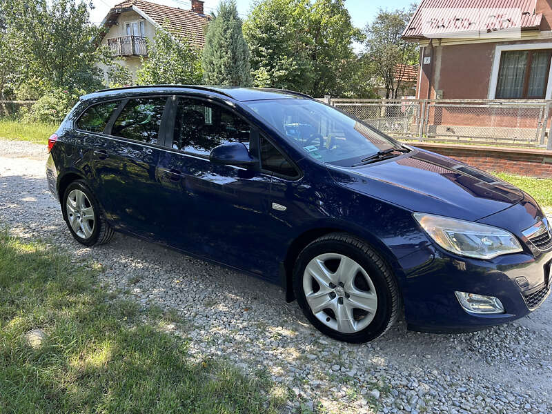 Opel Astra 2011