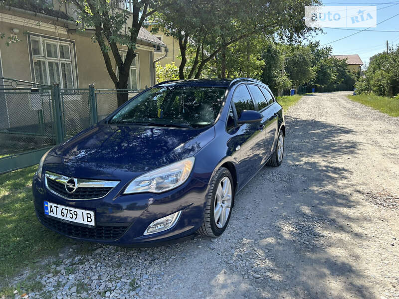 Opel Astra 2011