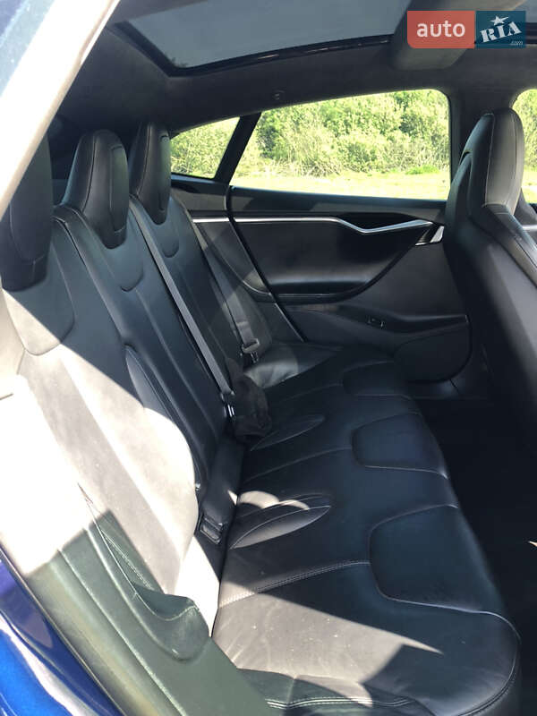 Tesla Model S 2015