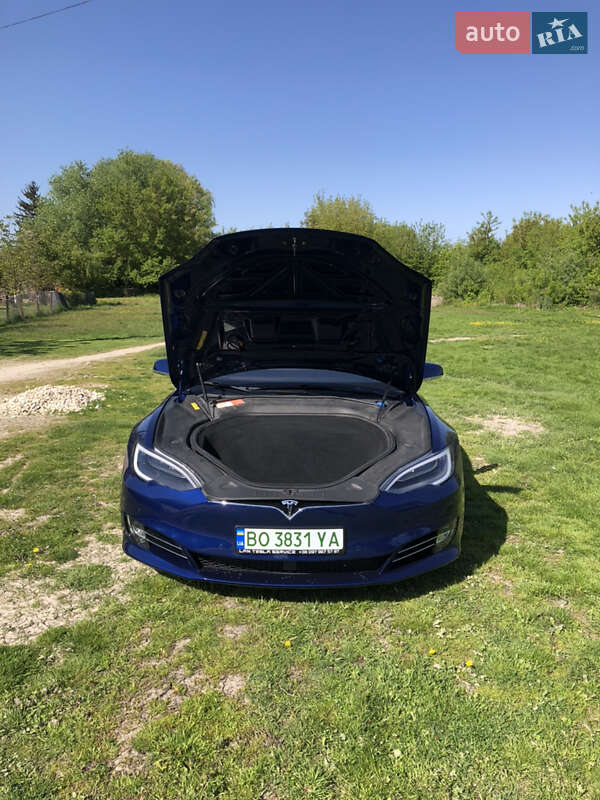 Tesla Model S 2015