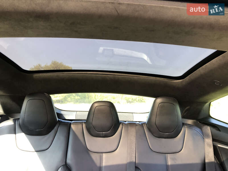 Tesla Model S 2015