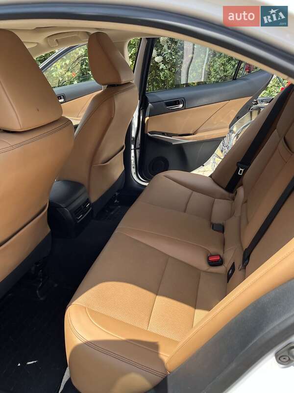 Lexus-10