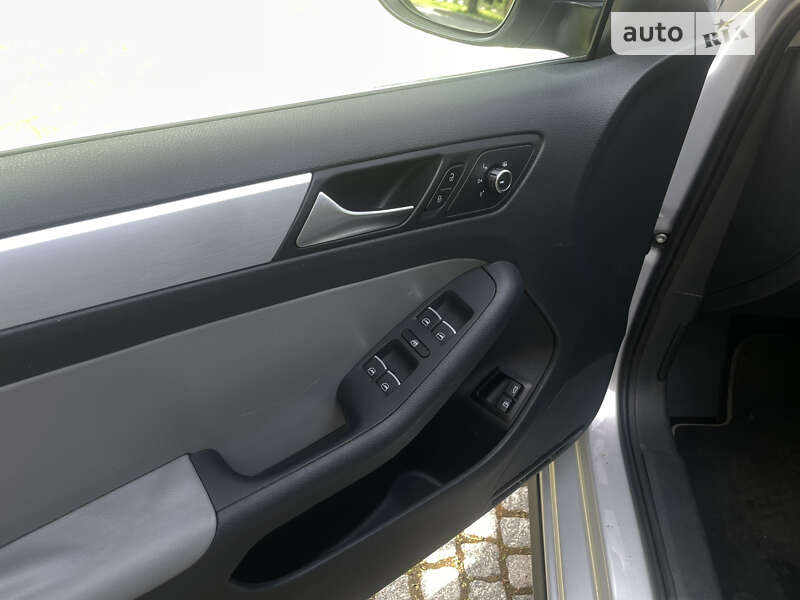 Volkswagen Jetta 2012