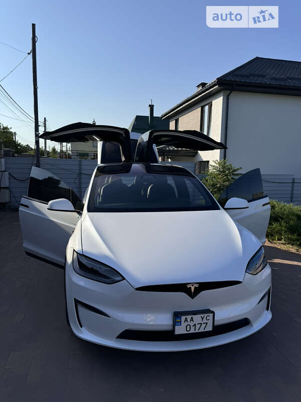 Tesla-0