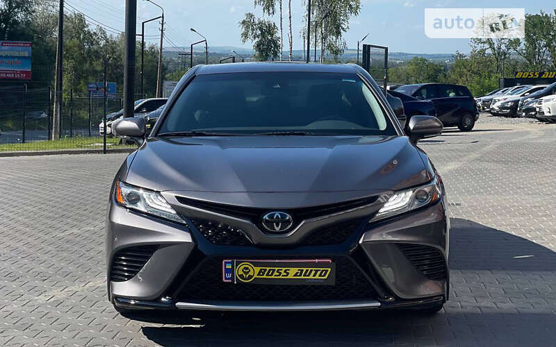 Toyota Camry 2019