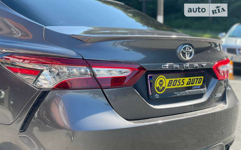 Toyota Camry 2019