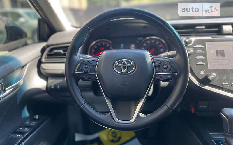 Toyota Camry 2019