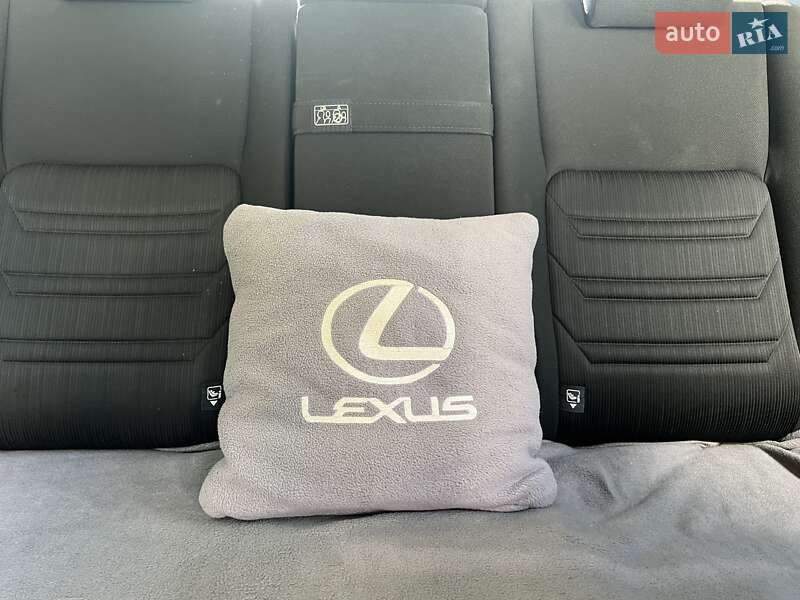 Lexus-33