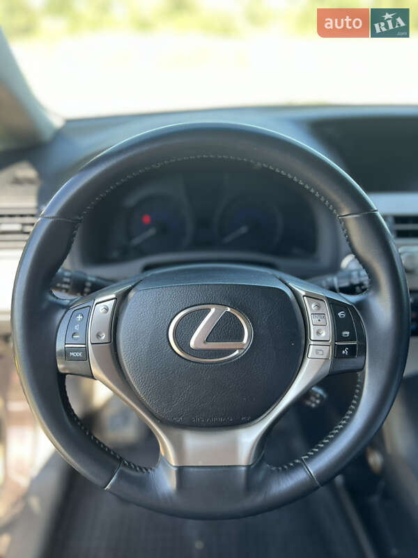 Lexus-16