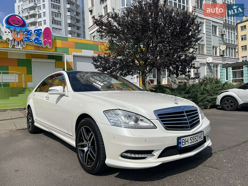 Mercedes-Benz-21