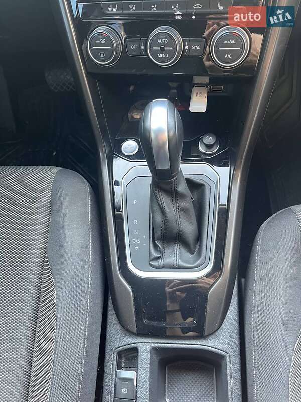 Volkswagen T-Roc 2019