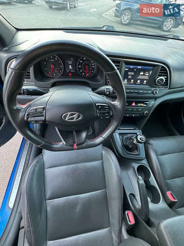 Hyundai Elantra 2016