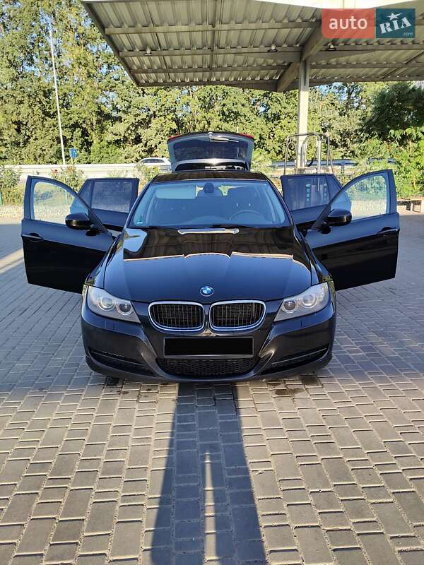 BMW 3 Series 2011