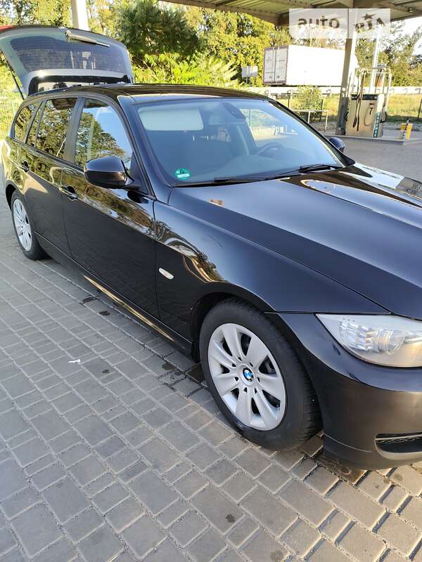 BMW 3 Series 2011