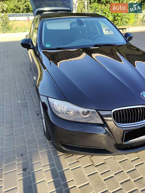 BMW 3 Series 2011