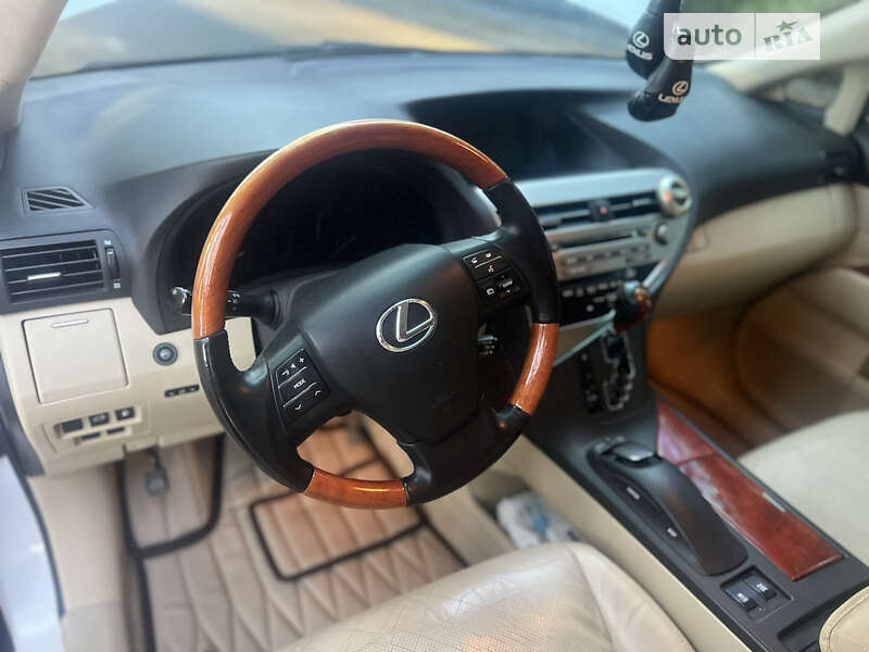 Lexus-8
