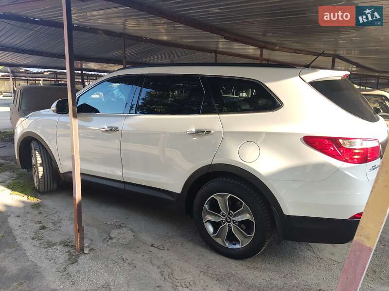 Hyundai Grand Santa Fe 2015