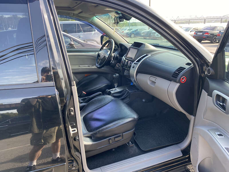 Mitsubishi Pajero Sport 2011