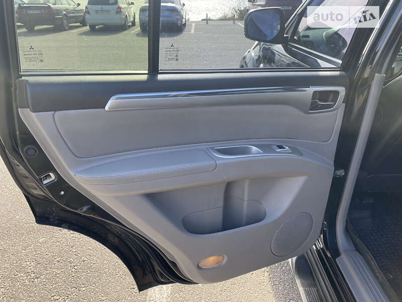 Mitsubishi Pajero Sport 2011