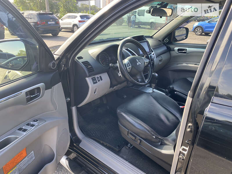 Mitsubishi Pajero Sport 2011