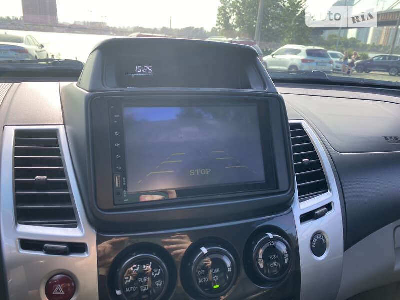 Mitsubishi Pajero Sport 2011