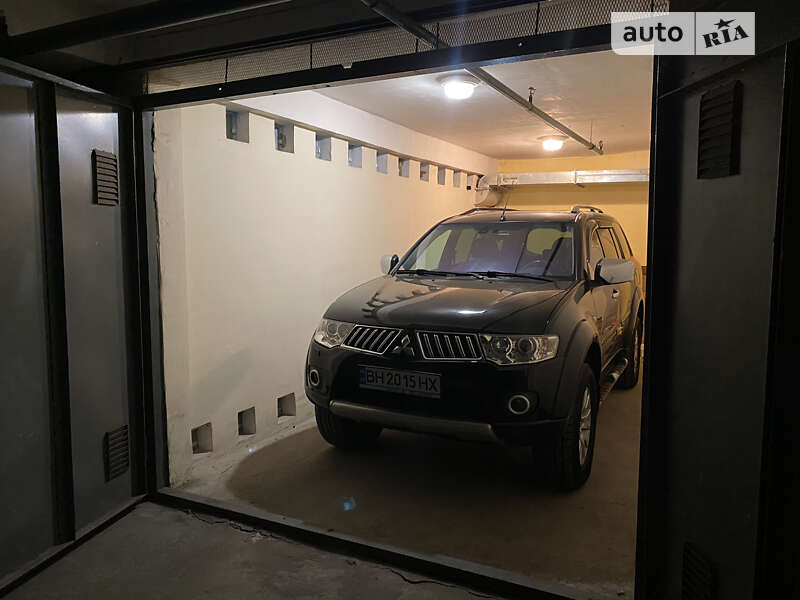 Mitsubishi Pajero Sport 2011