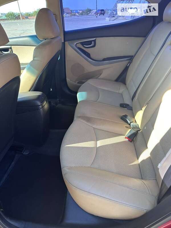 Hyundai Elantra 2011