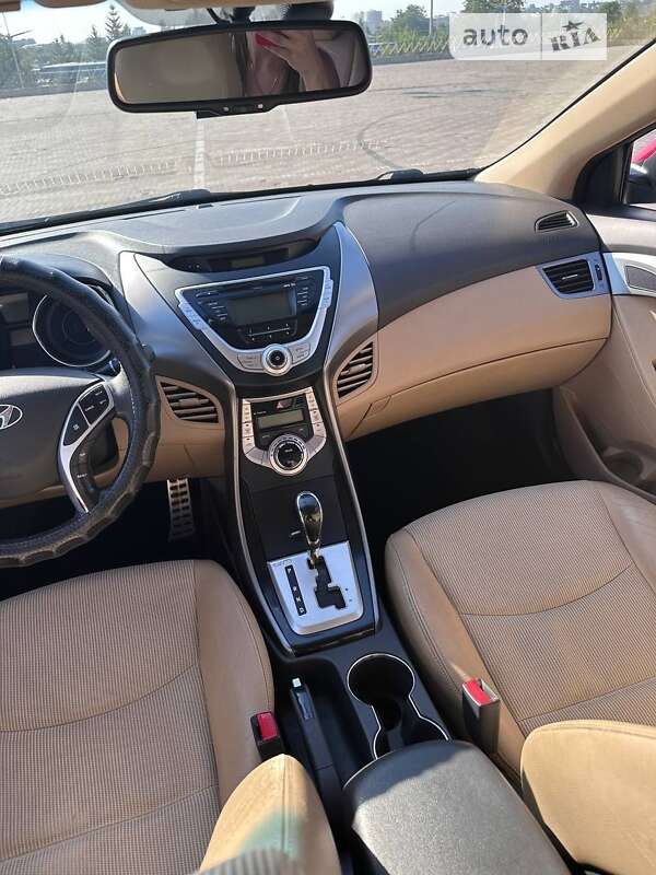 Hyundai Elantra 2011