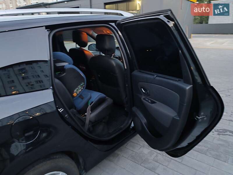 Renault Grand Scenic 2013