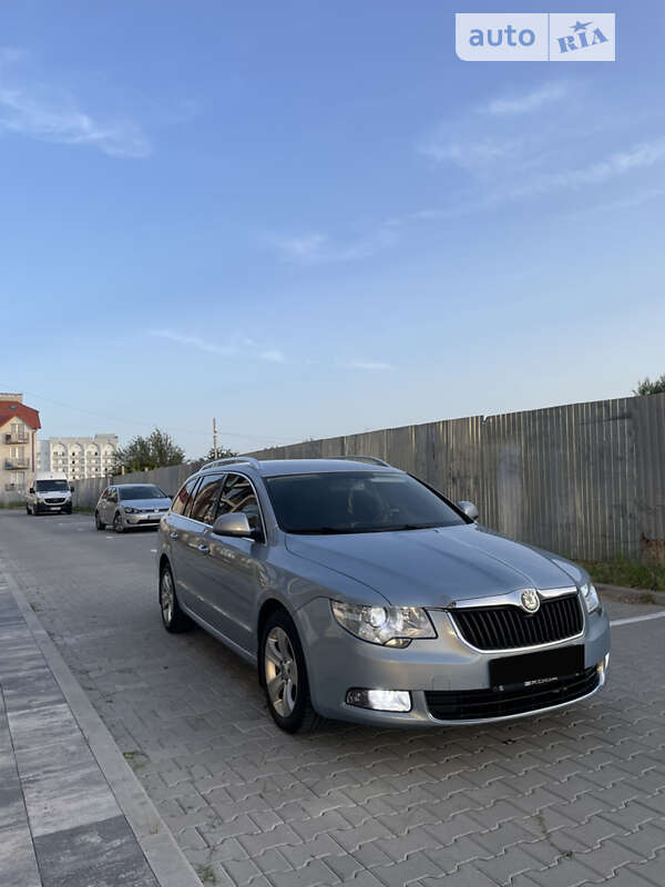 Skoda Superb 2011