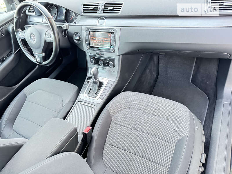 Volkswagen Passat 2011