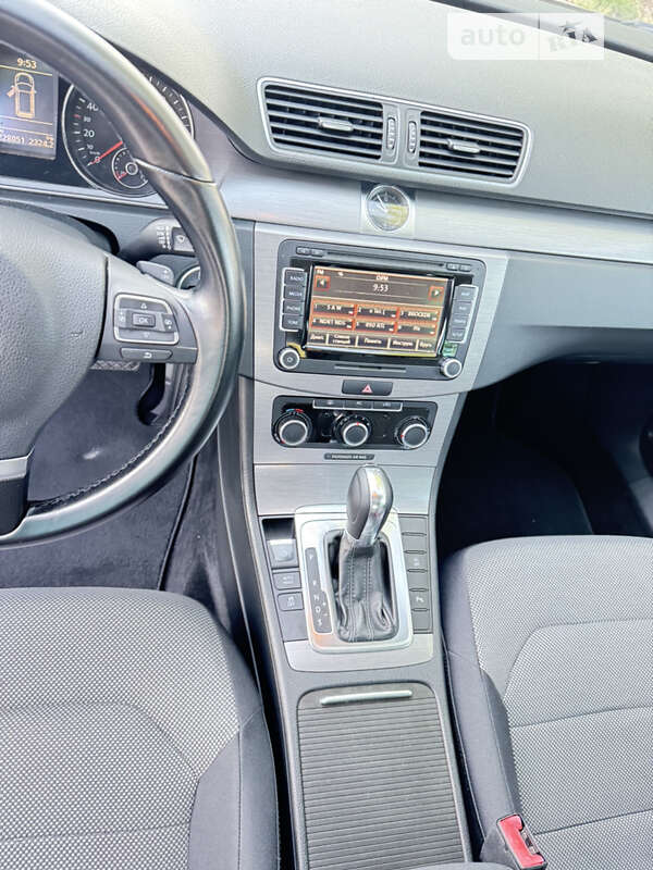 Volkswagen Passat 2011