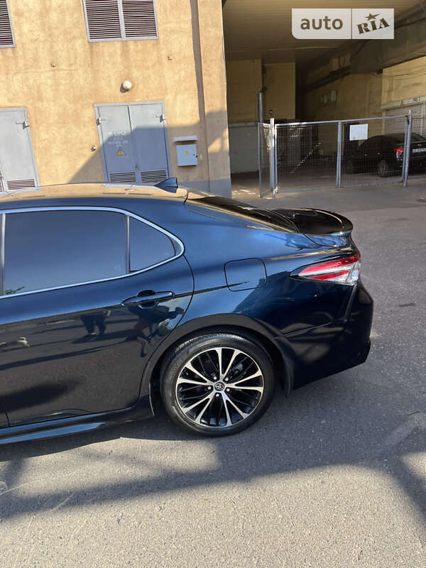 Toyota Camry 2019