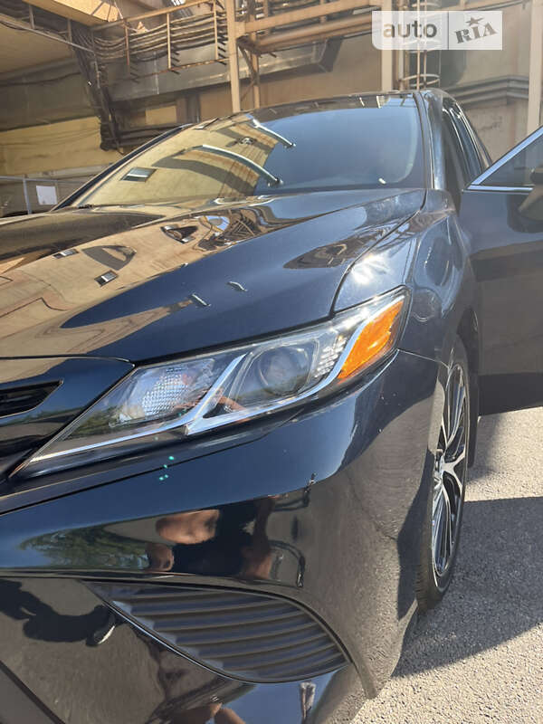 Toyota Camry 2019