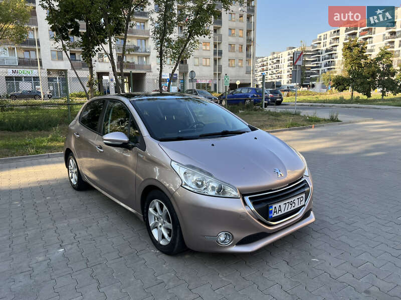 Peugeot 208 2014