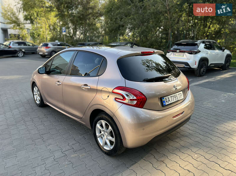 Peugeot 208 2014