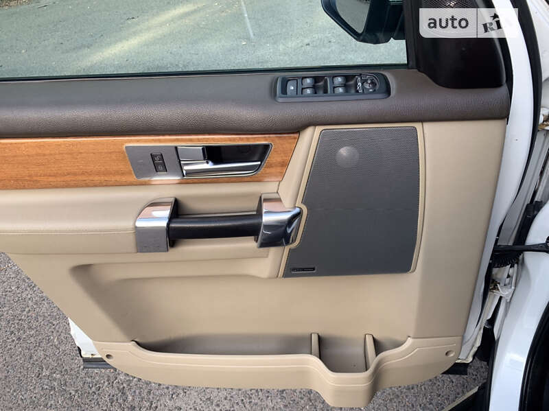 Land Rover-37