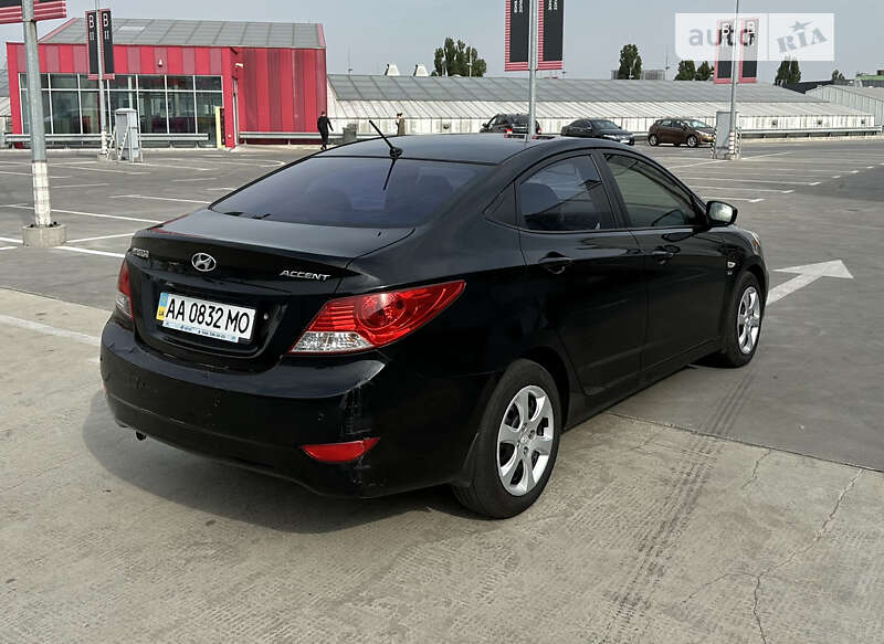 Hyundai Accent 2012