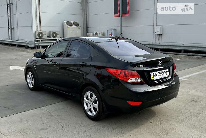 Hyundai Accent 2012
