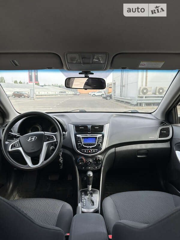 Hyundai Accent 2012