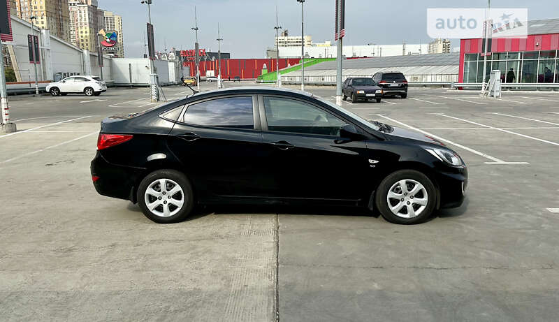 Hyundai Accent 2012