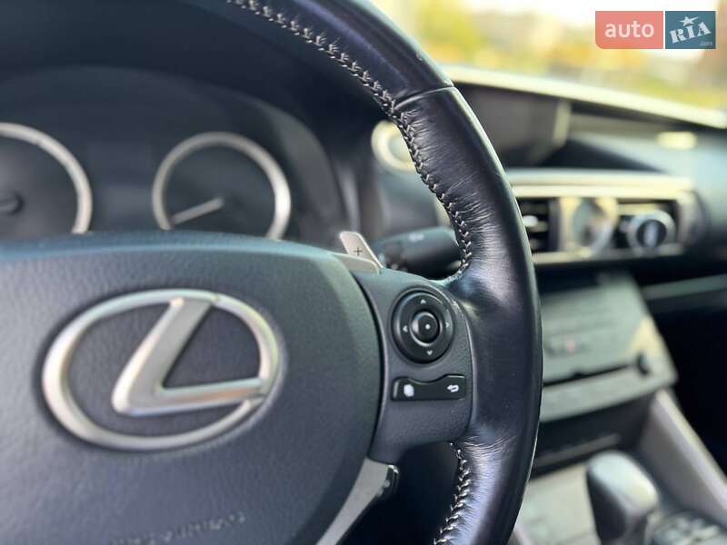 Lexus IS 2016