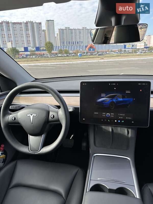 Tesla Model Y 2023