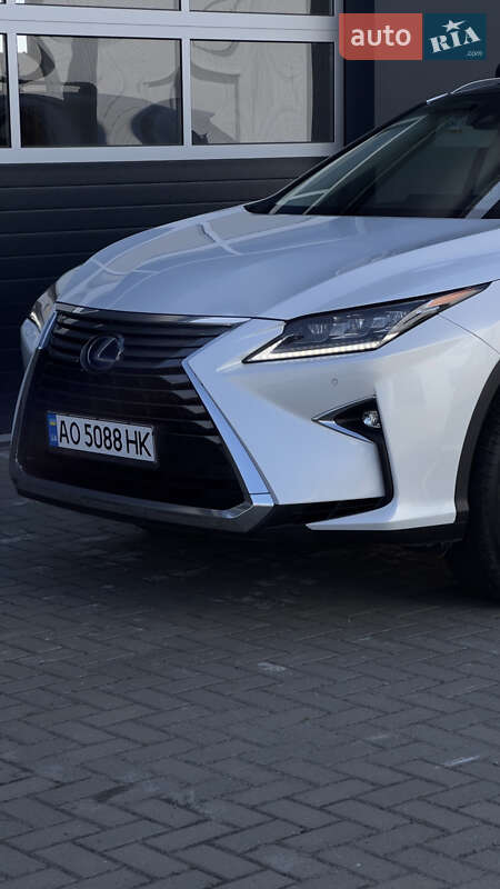 Lexus-4