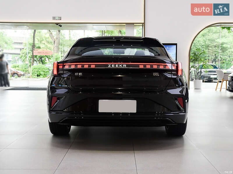Zeekr 001 2025