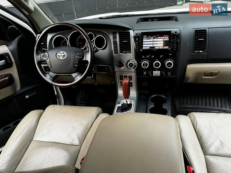 Toyota Sequoia 2012