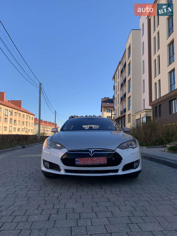 Tesla Model S 2014