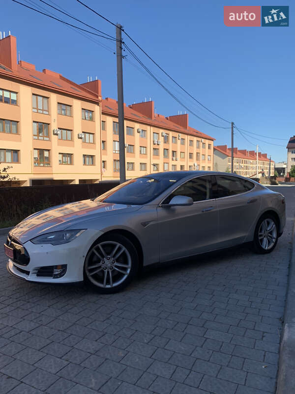 Tesla Model S 2014