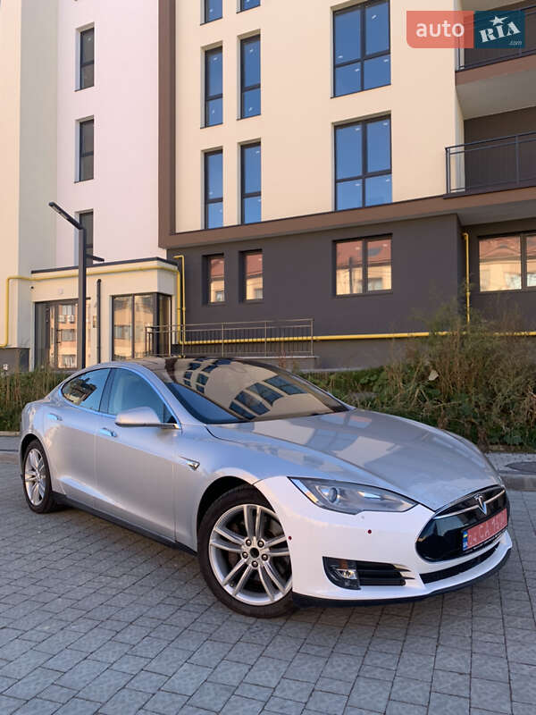 Tesla Model S 2014